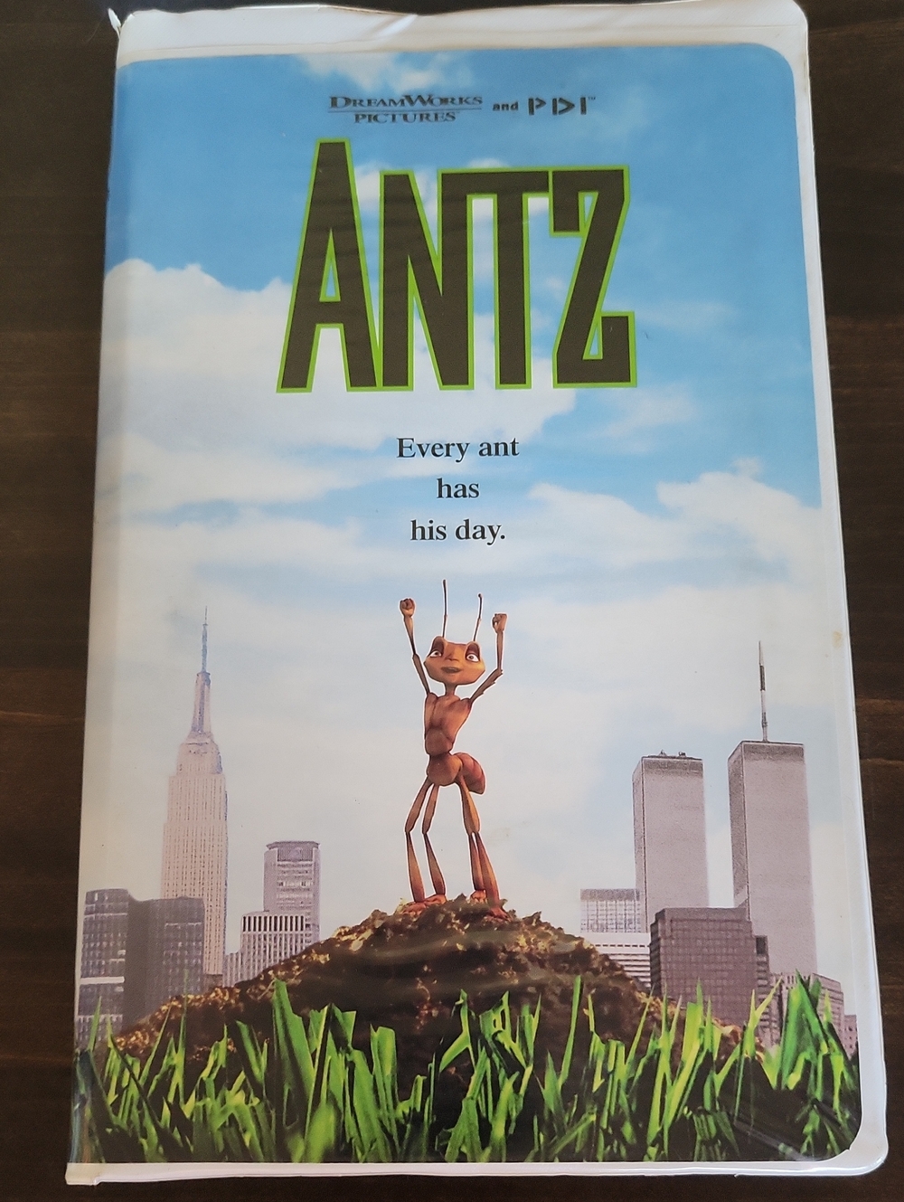 DreamWorks Antz VHS - Blue, Green, Brown